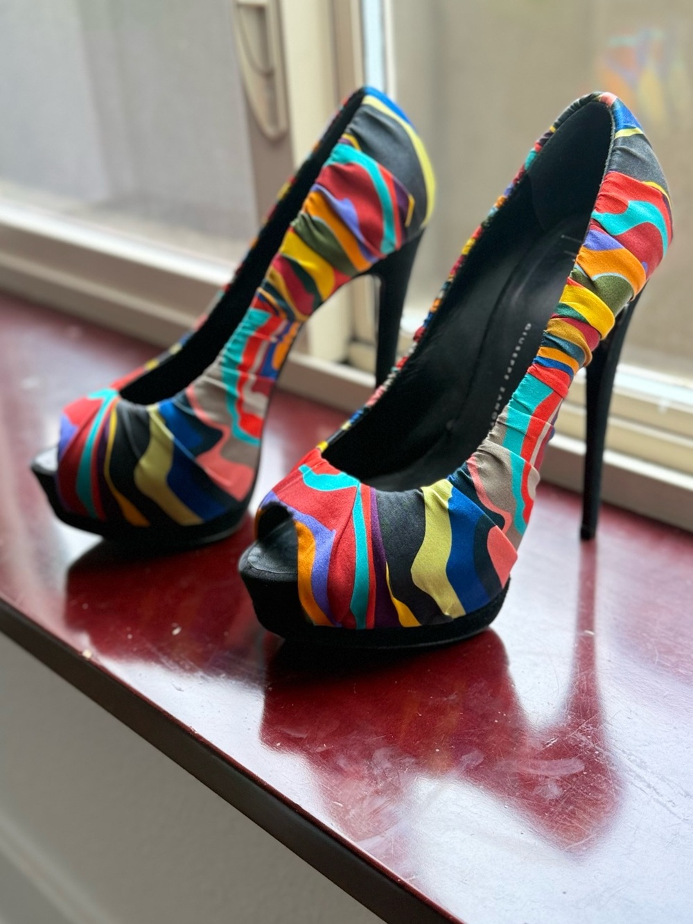 Multicolor Wave Print Peep-Toe Stiletto Heels - Women